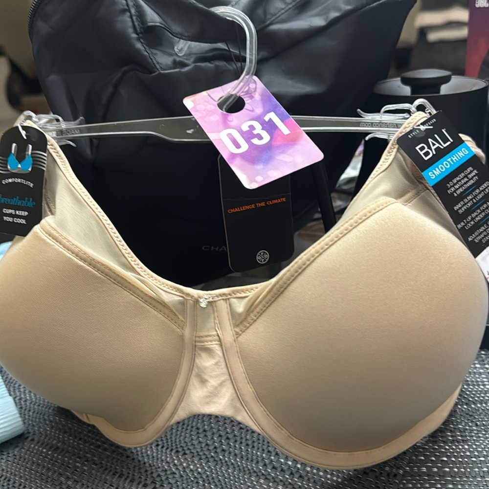 Bali smoothing 3-D spacer cups for natural shape and breathability.